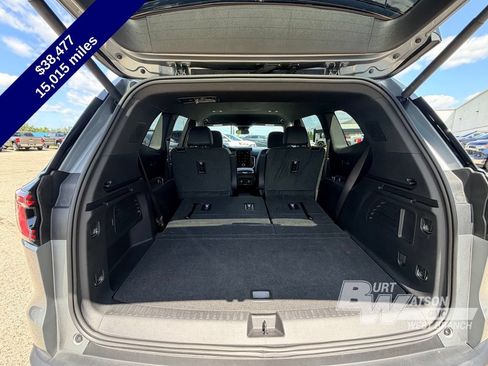 Used 2024 GMC Acadia Elevation w/ Luxury Package AWD/4WD image 11