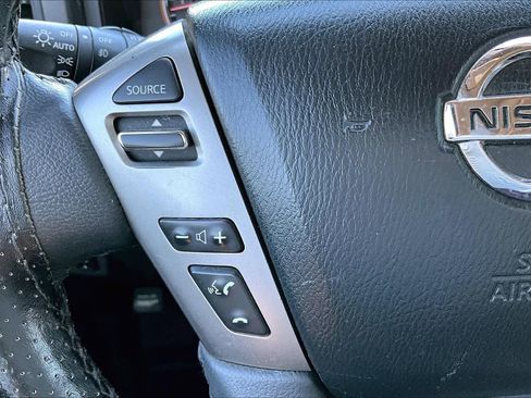 Used 2015 Nissan Titan SL image 20