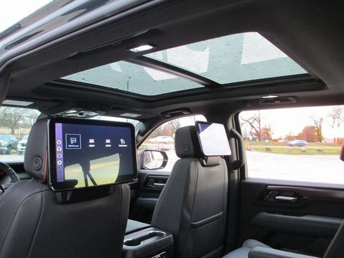 New 2026 GMC Yukon XL AT4 w/ AT4 Premium Plus Package image 13