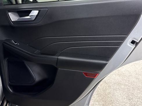 Used 2024 Ford Escape SE image 19