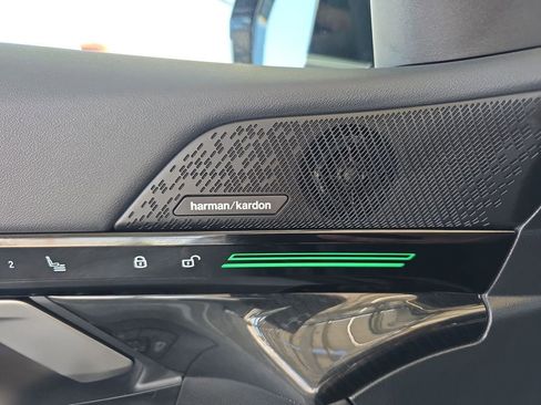 Used 2025 BMW 530i image 25