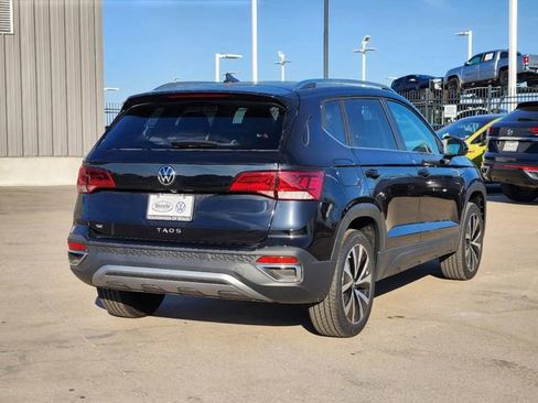 New 2024 Volkswagen Taos SE image 3
