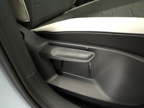 New 2026 Volkswagen Taos SE image 33