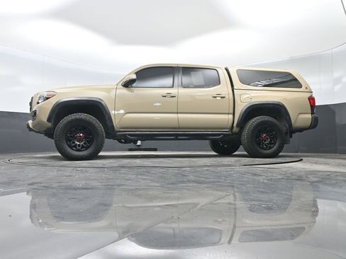Used 2019 Toyota Tacoma TRD Off-Road image 27