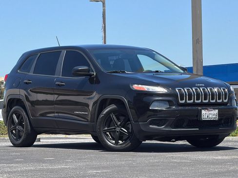 Used 2015 Jeep Cherokee Sport FWD image 2