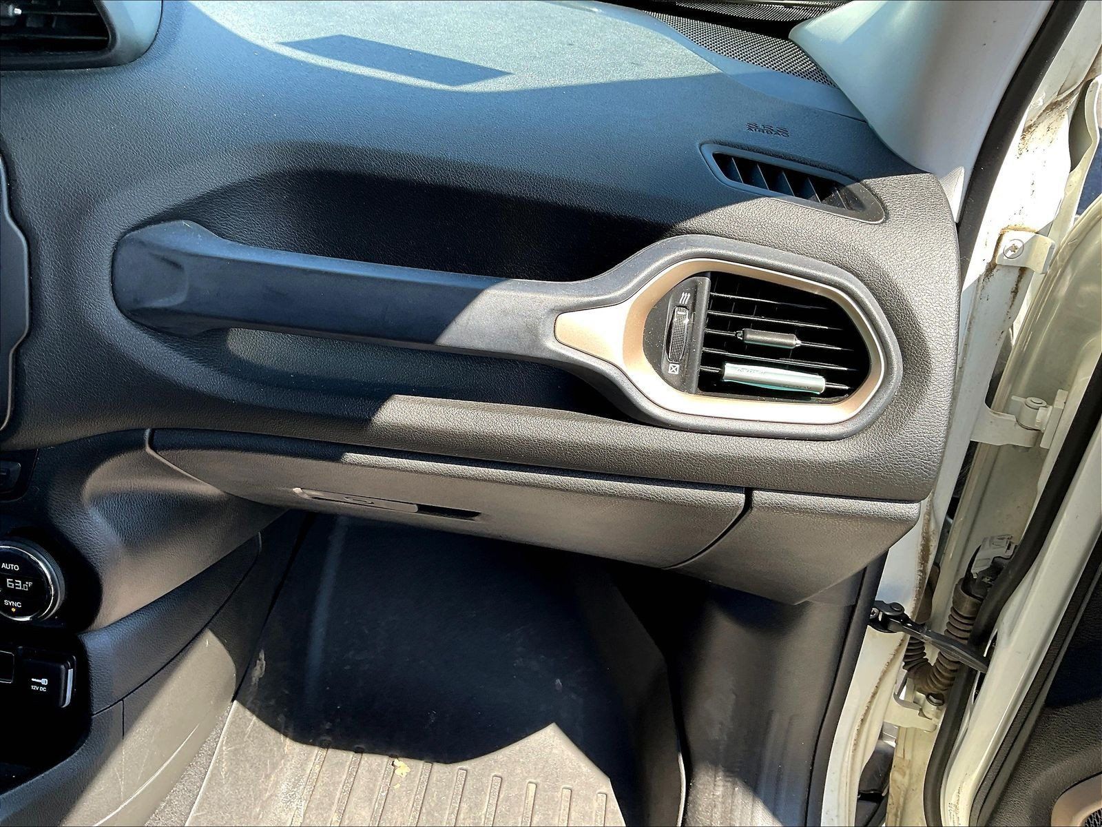 Used 2016 Jeep Renegade Limited AWD/4WD image 26