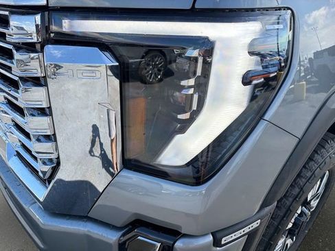 New 2026 GMC Sierra 2500 Denali w/ Denali Reserve Package AWD/4WD image 9