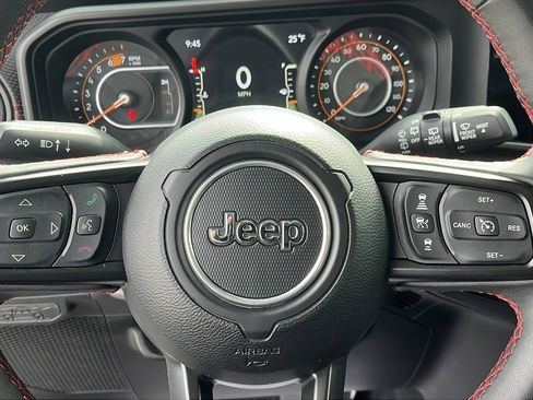 Used 2024 Jeep Wrangler Rubicon image 8