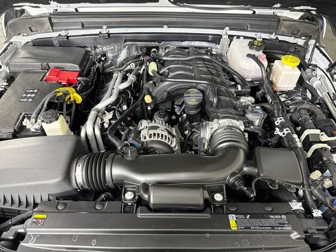 Used 2025 Jeep Gladiator Mojave w/ Technology Group AWD/4WD image 34
