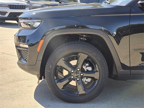 New 2025 Jeep Grand Cherokee Limited w/ Black Appearance Package image 6