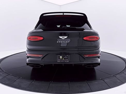 Used 2023 Bentley Bentayga AWD/4WD image 11