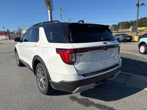 New 2026 Ford Explorer Platinum image 9