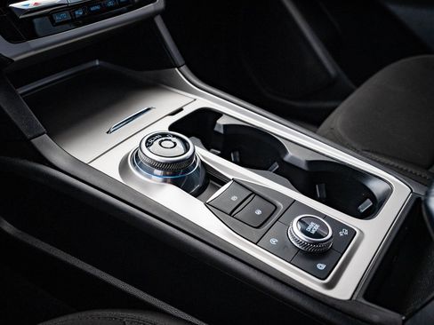 Used 2021 Ford Explorer XLT image 38