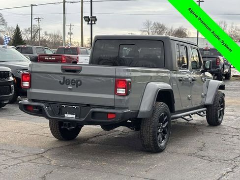 Used 2023 Jeep Gladiator Sport image 32