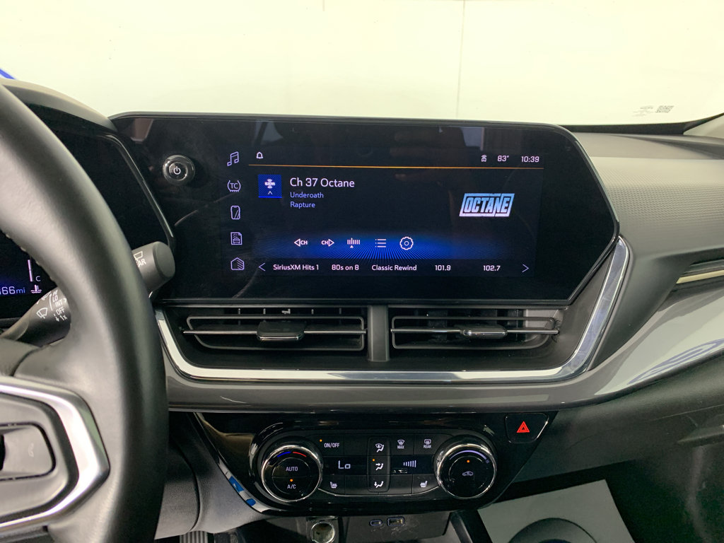 Used 2025 Chevrolet Trax ACTIV w/ Sunroof Package FWD image 24