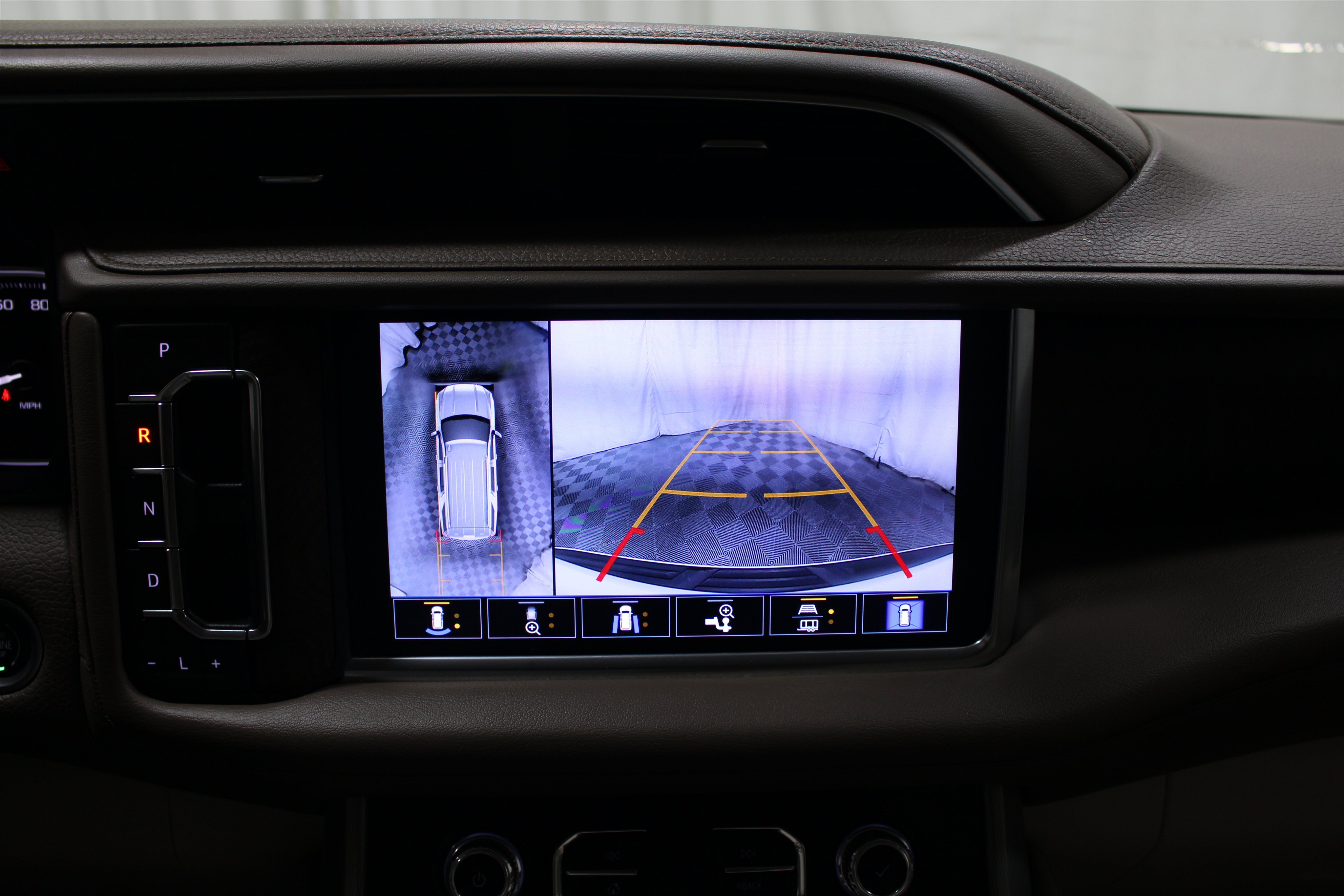 Used 2021 GMC Yukon Denali w/ Advanced Technology Package AWD/4WD image 17