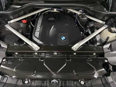 Used 2025 BMW X7 xDrive40i w/ Premium Package image 11