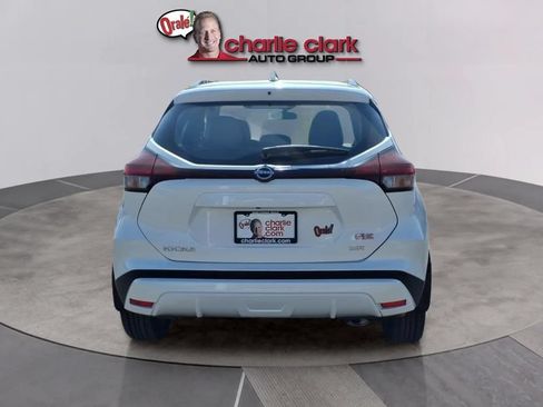 Used 2023 Nissan Kicks SR w/ SR Premium Package FWD image 4