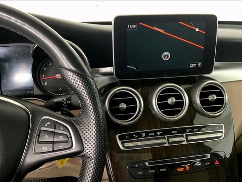 Used 2018 Mercedes-Benz GLC 300 4MATIC image 7