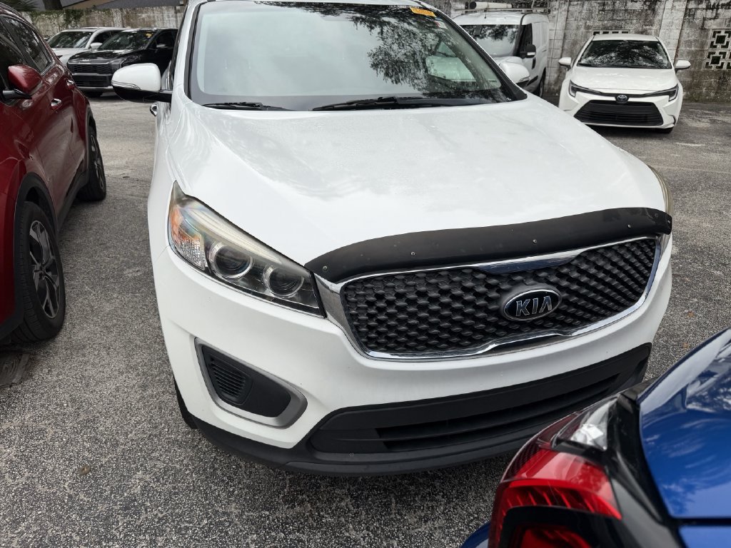 Used 2018 Kia Sorento FWD image 2
