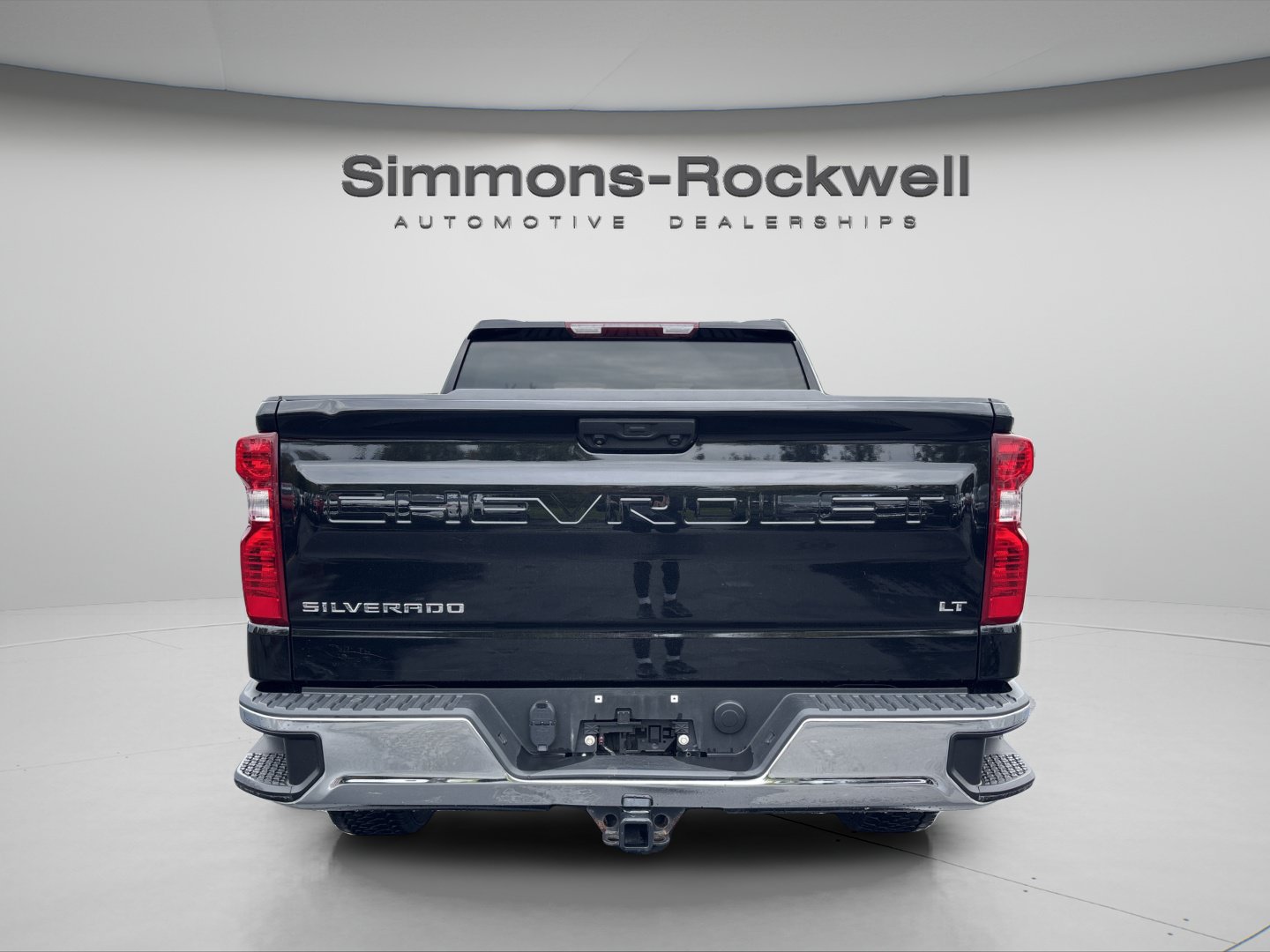 Used 2024 Chevrolet Silverado 1500 LT AWD/4WD image 3