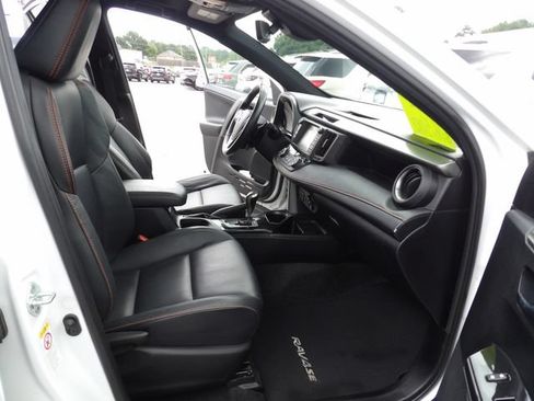 Used 2018 Toyota RAV4 SE w/ Power Extra Value Package AWD/4WD image 33
