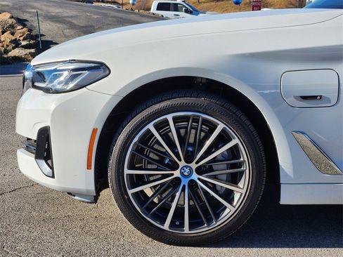 Used 2023 BMW 530e xDrive image 8