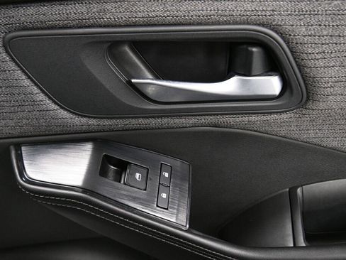 Used 2021 Nissan Rogue SV image 27