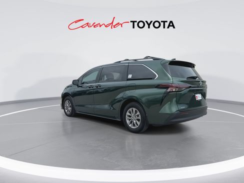 Certified 2025 Toyota Sienna LE FWD image 6
