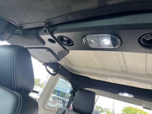 Used 2015 Jeep Wrangler Unlimited Rubicon AWD/4WD image 39