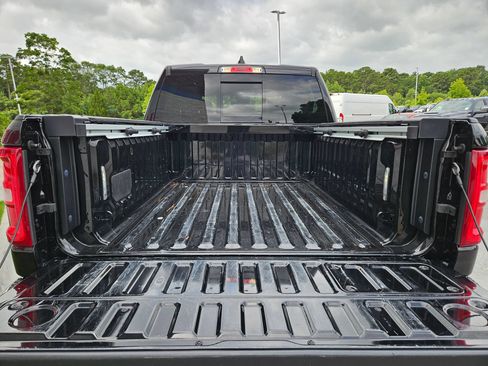Used 2025 RAM 1500 Laramie AWD/4WD image 30