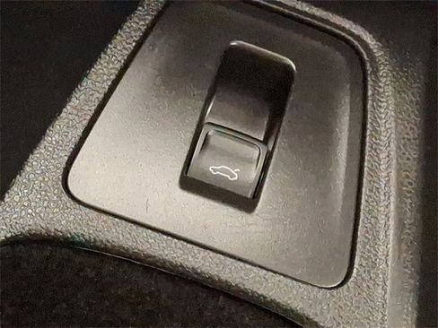 Used 2020 Volkswagen Tiguan SEL w/ 3rd Row Seat Package image 26