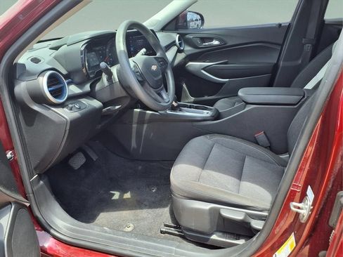 Used 2024 Chevrolet Trax LS w/ LS Convenience Package FWD image 18