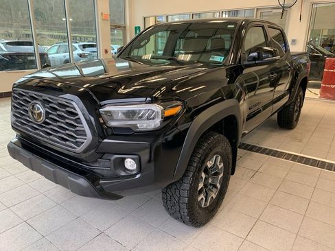 Used 2023 Toyota Tacoma TRD Off-Road w/ Technology Package AWD/4WD image 2