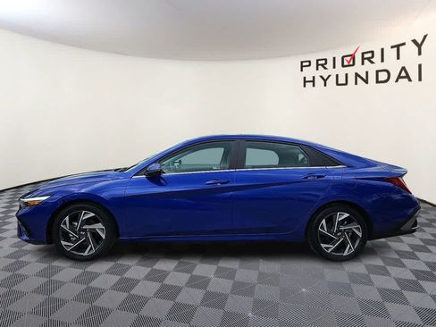 Used 2024 Hyundai Elantra Limited FWD image 7