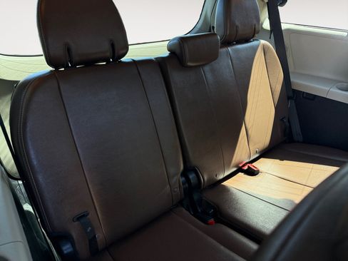 Used 2017 Toyota Sienna Limited Premium AWD/4WD image 18