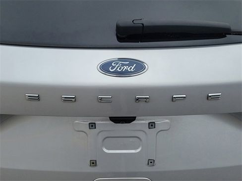 Used 2020 Ford Escape SE image 8