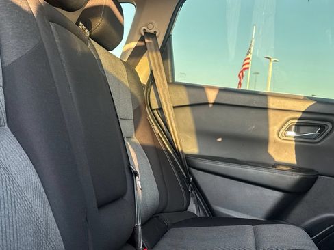 Certified 2024 Nissan Rogue SV FWD image 34