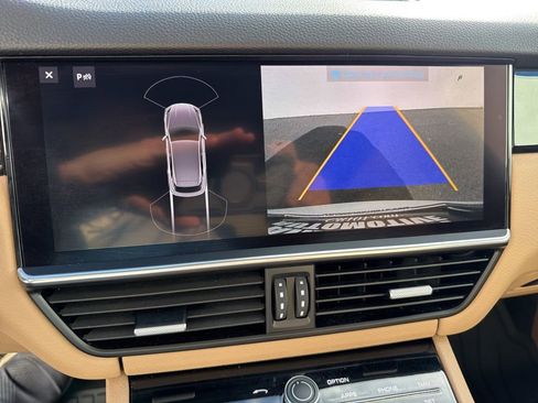 Used 2021 Porsche Cayenne image 23