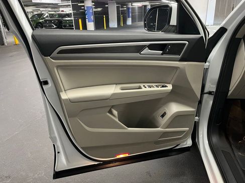 Certified 2019 Volkswagen Atlas SE w/ Panoramic Sunroof Package image 18
