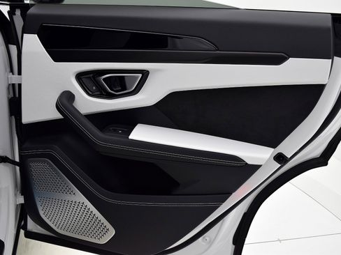 Used 2021 Lamborghini Urus image 38