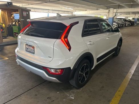 Used 2024 Kia Niro LX FWD image 2