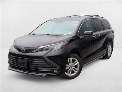 Used 2022 Toyota Sienna XLE Woodland Edition