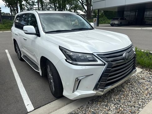 Used 2017 Lexus LX 570 4WD w/ Luxury Package image 2