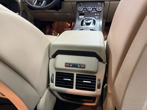 Used 2019 Land Rover Range Rover Evoque SE image 16