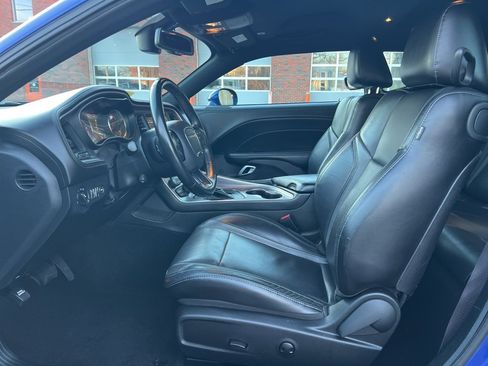 Used 2022 Dodge Challenger SXT w/ Plus Package image 11