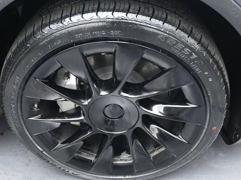 Used 2023 Tesla Model Y Long Range image 41