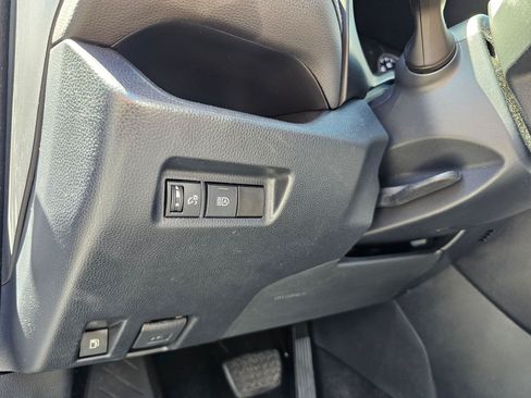 Used 2019 Toyota RAV4 LE AWD/4WD image 21