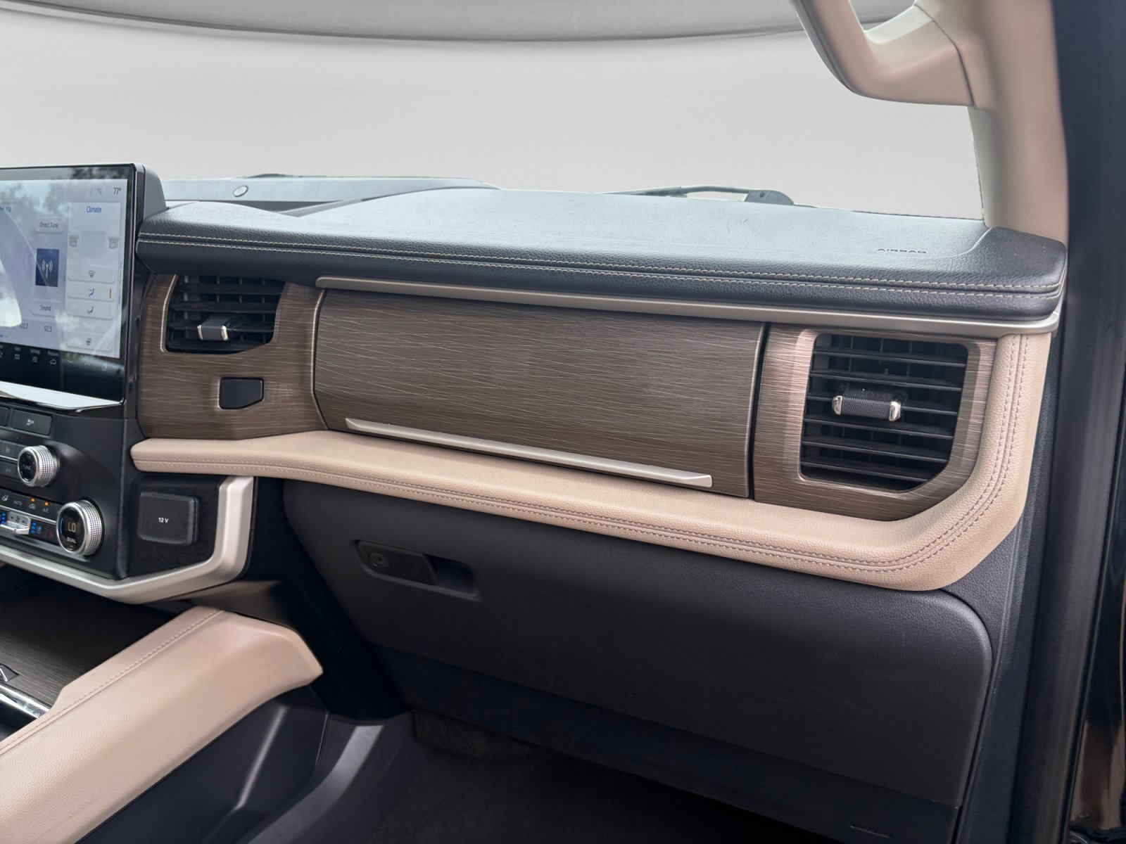 Used 2024 Ford Expedition Limited AWD/4WD image 22