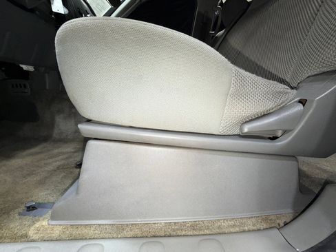 Used 2010 Nissan Frontier SE image 14